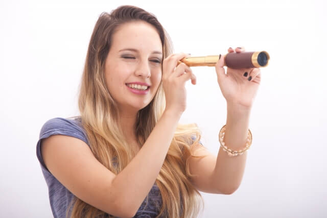 パパの見つけ方を説明する女性のイメージ画像