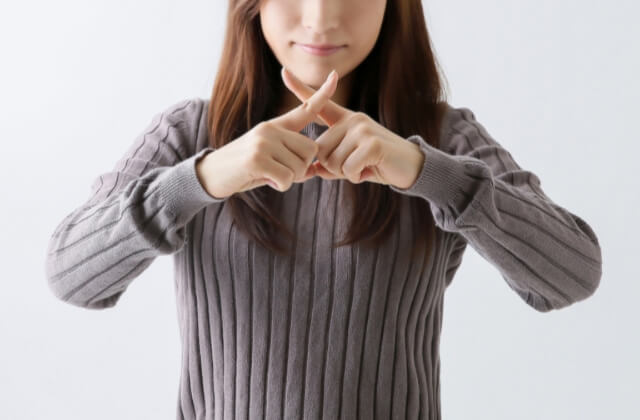 勃起した客さんのを断っている女性の様子の画像