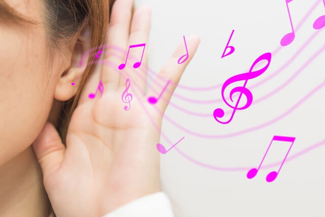 喘ぎ声のバリエーションを聞いているイメージ画像