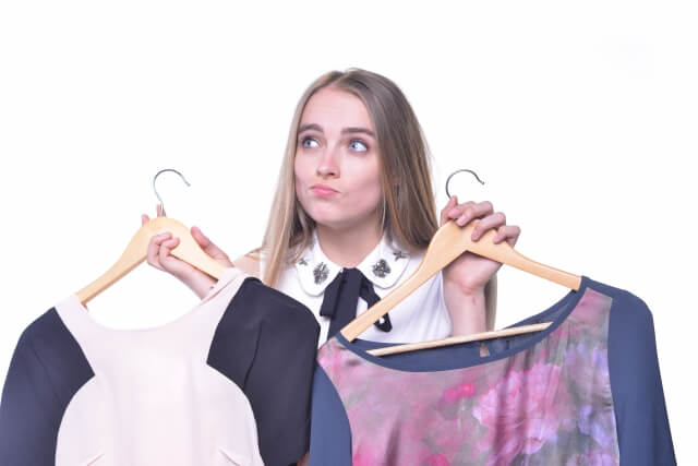 パネル写真の服装・下着は重要を表わした女性のイメージ画像